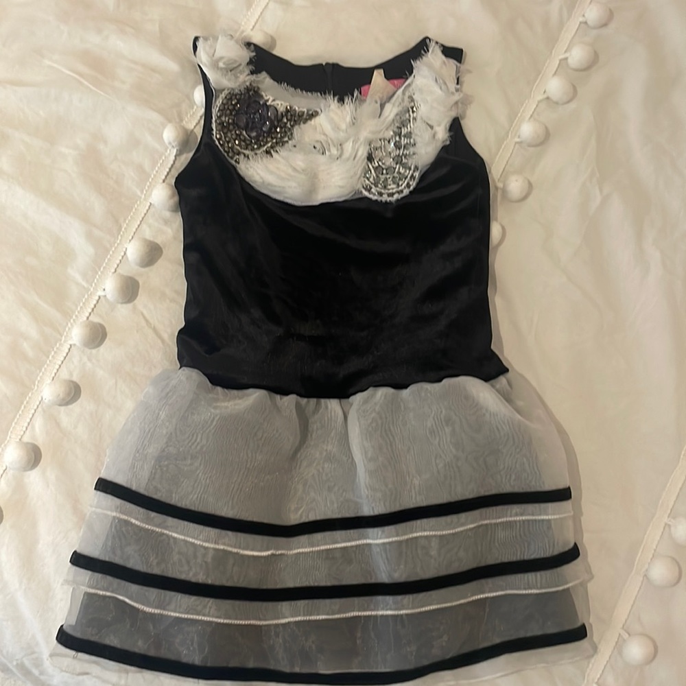 Le pink party dress for girls